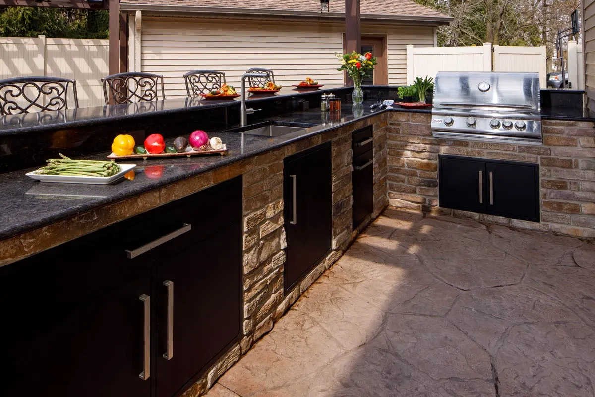 Outdoor Living Kitchen | Warnike Carpet & Tile